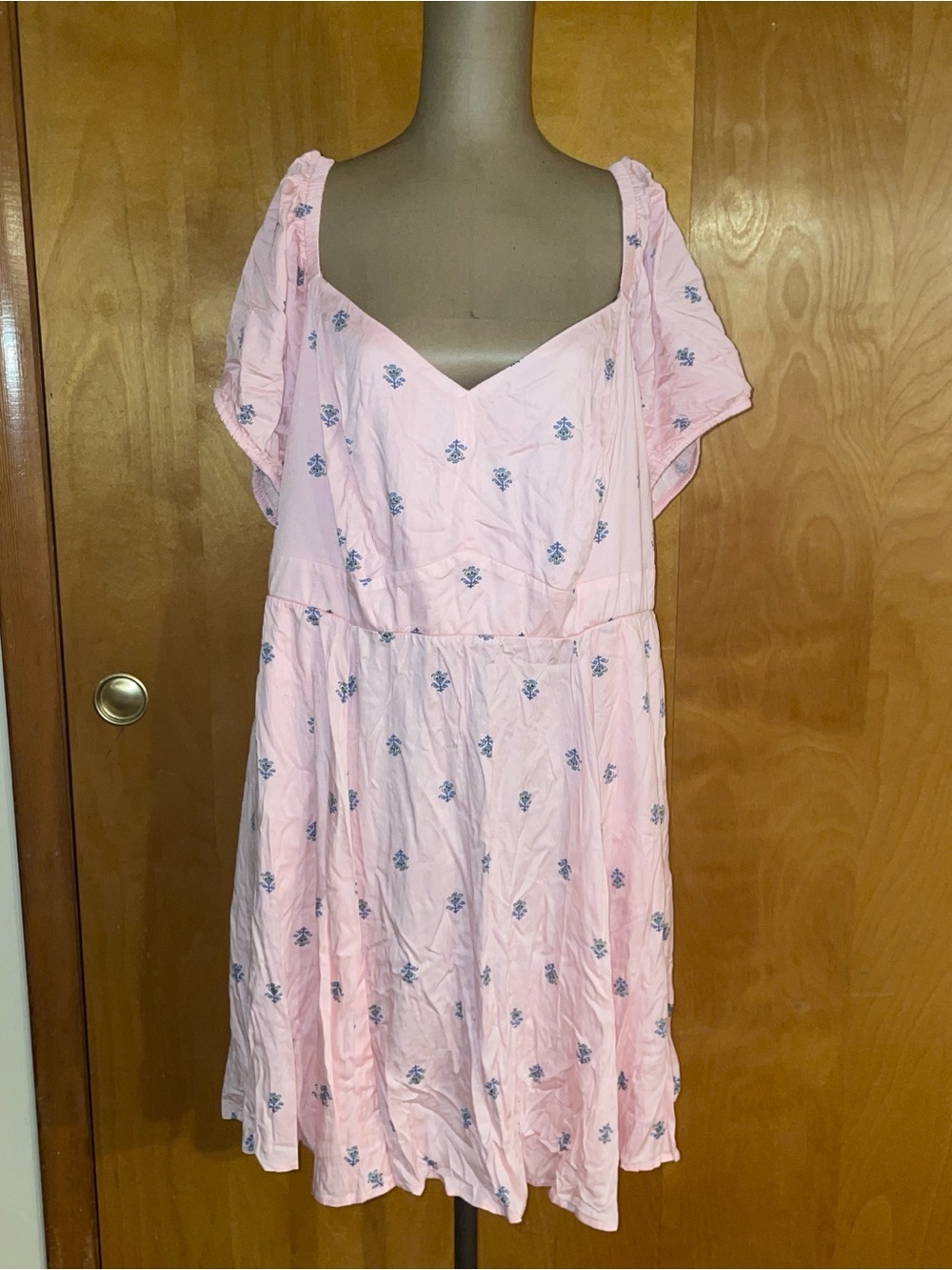 torrid Light Pink Mini Dress with Blue Floral Print nwt -22/24 fit